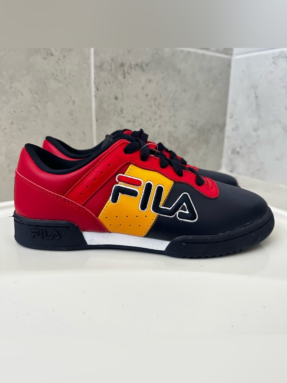 Fila Kids Low-Top Sneakers Size 5 Youth